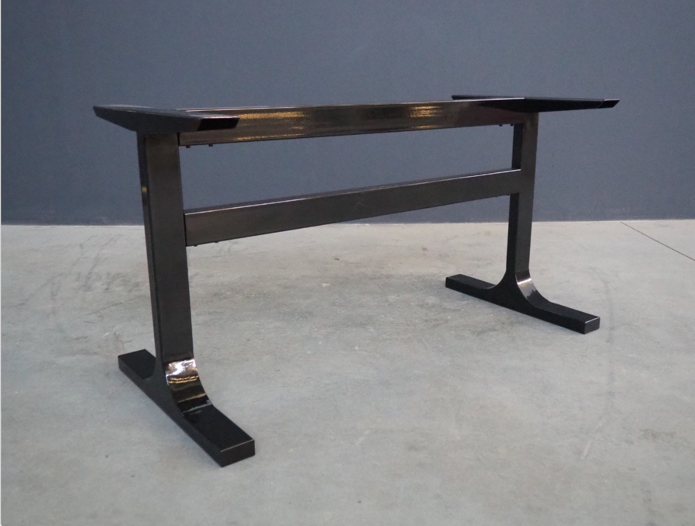 28" Height X 28" width Apart 42" Single Bar Table Base, height 26" 32"