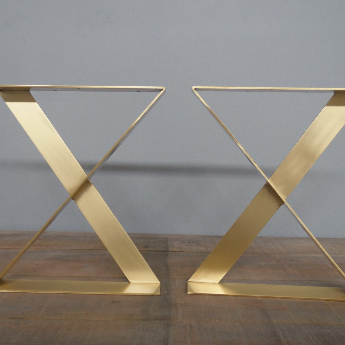 brushed brass x flat table 400