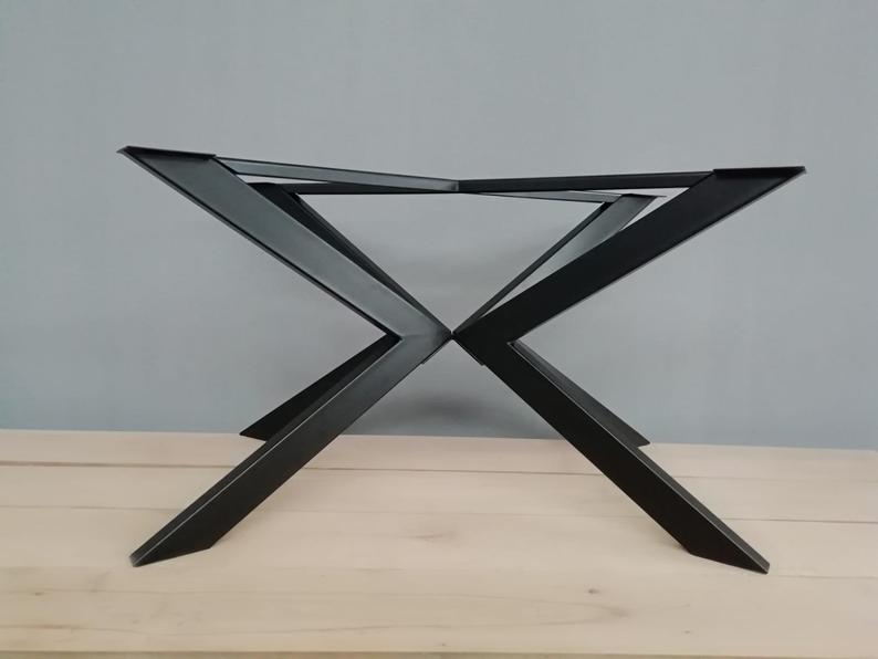 Metal table base spider for long tables